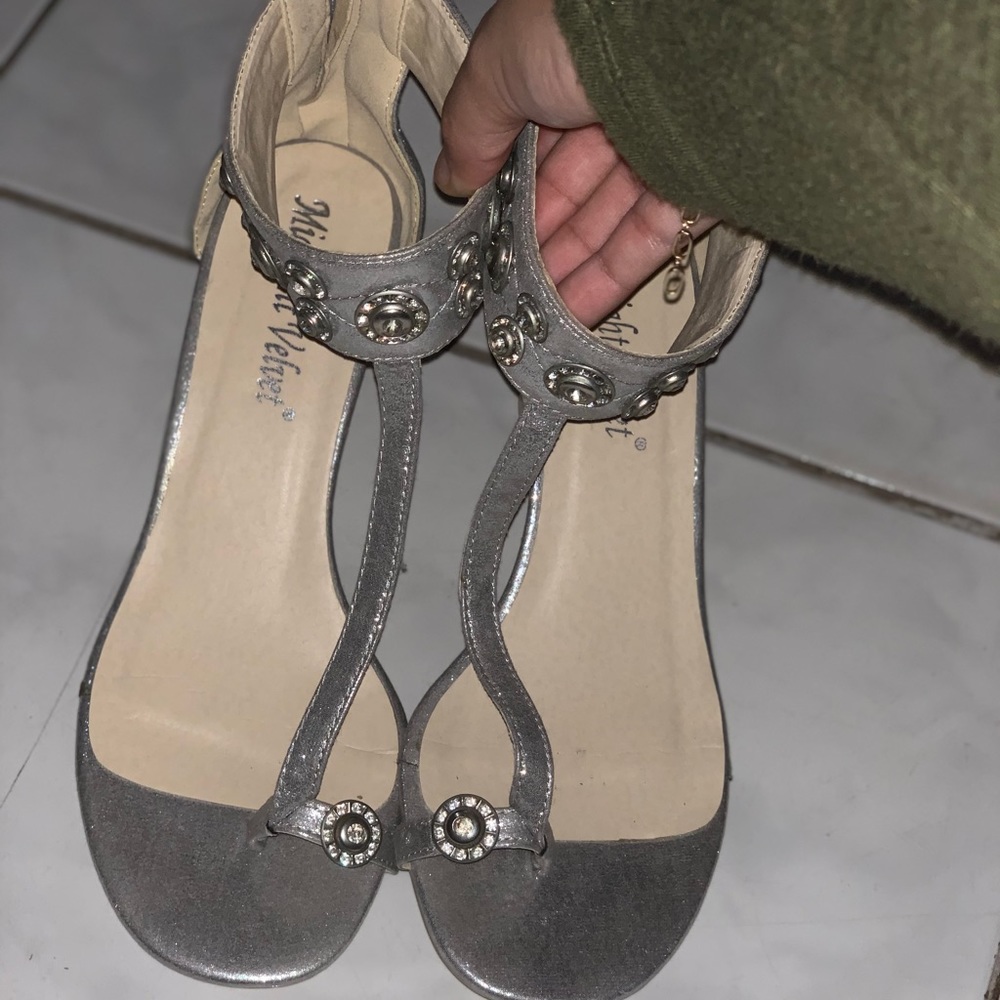 Silver high heels. SIZE 8 ND A HALF.